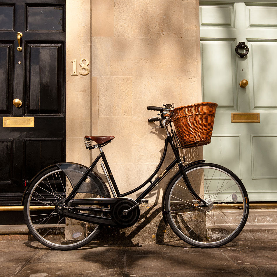 Pashley Princess Classic bike in black sat in front of two town house doors in the City of Bath.
