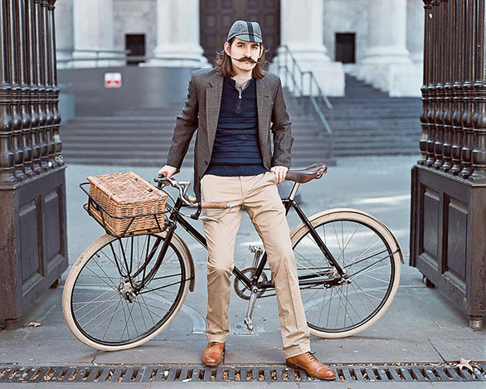 Noel Leeman standing with his Pashley Guv'nor bike - with front wicker basket hamper - outside St Paul's Cathedral.